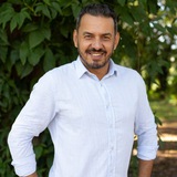 Dr. Elias Pereira