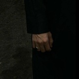 مُبعثر.