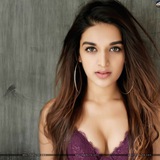 Nidhhi Agerwal π§