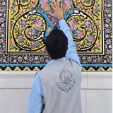 لِعَلِيٍّ خَادِمٌ