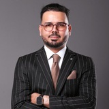 الأستاذ زين محمود
