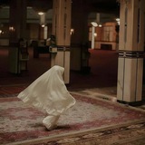 مُطمئِنةَ .