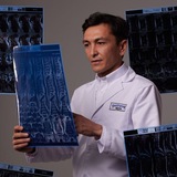 Doktor Ahror (Neyroxirurg) grija diska