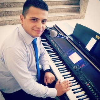 Tecladista Everton Ferraz