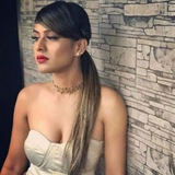 Nia Sharma π§