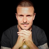 ✨ LuisGarre 🙌 Nuestro único propósito es SER LUZ <i clas