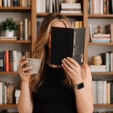 вдыхая аромат страниц 📖