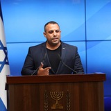 אביר קארה