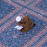 تأبط خيرًا