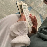 ضَاحِكَةٌ مُّسْتَبْشِرَةٌ