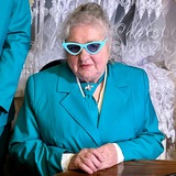👵🏻 Бабця пише