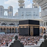 لا تَحْزَنْ إنَّ اللَّهَ مَعَنَا.