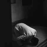 مُطمئنّ بِذكر اللَّه ♡︎