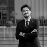 الأستاذ علي الساعدي
